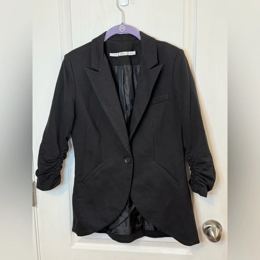 Gibson Elegant Black Outerwear - Picture 1 of 5